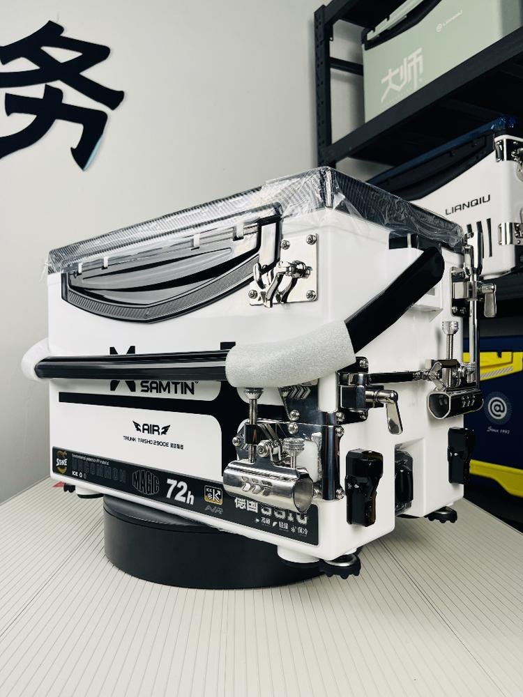 REISSON 2900 EPLUS CARBON-FIBRE BOX CAP WITH HIGH-END 29L FISHING BOX AND HARD-SITTING BLACK PITS